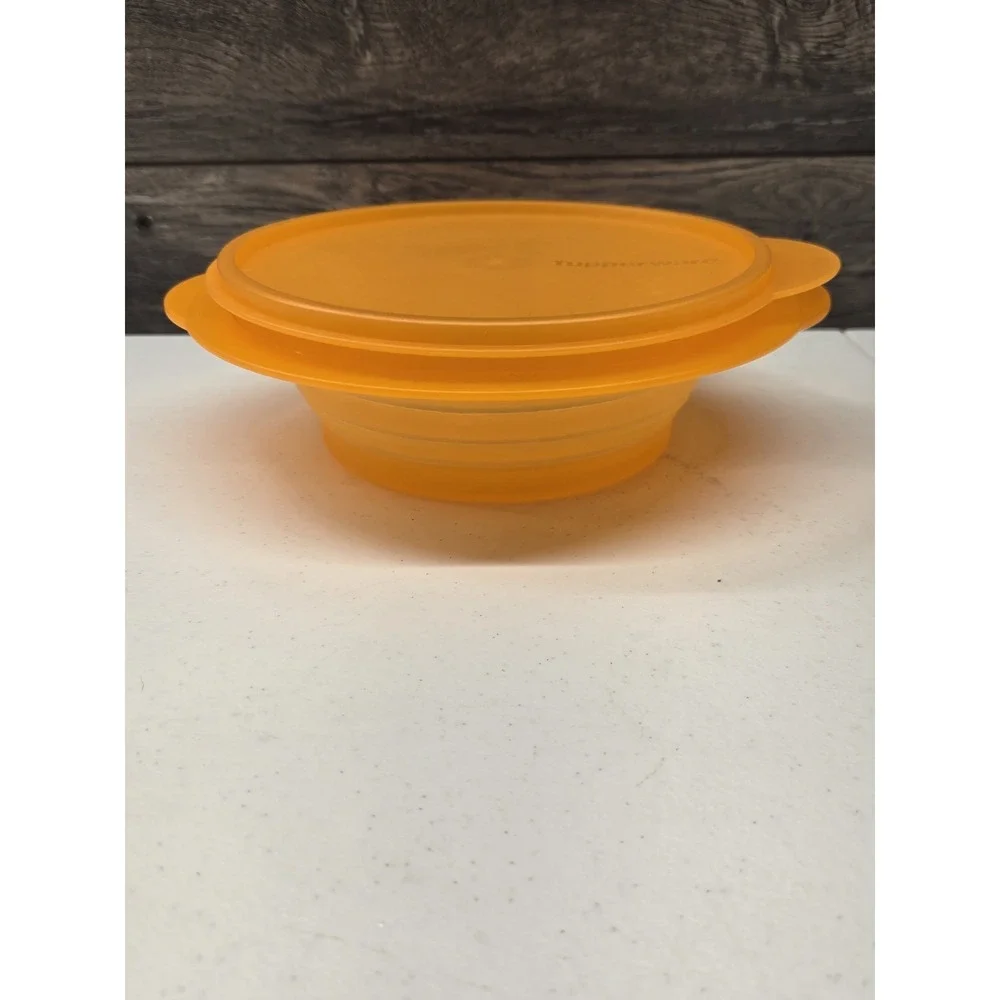 TUPPERWARE 4‎ Cup / 950ml FLAT-OUT Microwave Bowl #5453A & Seal #5455A Orange